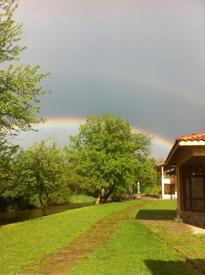 Perperеshka River Villas Stremtsi ภายนอก รูปภาพ